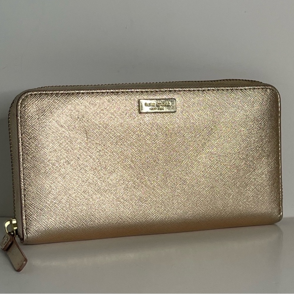 Kate Spade zipper closure New York Wallet